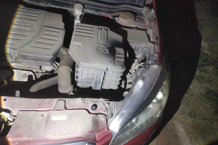 Used Suzuki S-Cross 2014 1.6L CVT Two-Wheel Drive Elite Version Engine Bay Left
