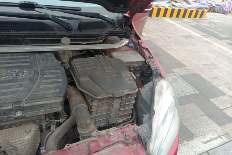 Used Suzuki S-Cross 2014 1.6L Manual Two-Wheel Drive Entry Model Engine Bay Left