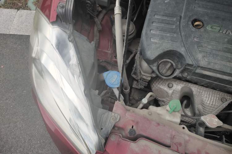 Used Suzuki S-Cross 2014 1.6L CVT Two-Wheel Drive Entry Model Engine Bay Right