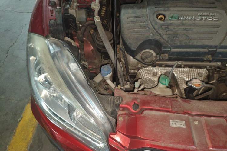 Used Suzuki S-Cross 2014 1.6L CVT Two-Wheel Drive Elite Version Engine Bay Right