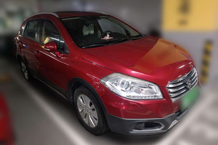 Used Suzuki S-Cross 2014 1.6L CVT Two-Wheel Drive Elite Version Front Right 45 Deg