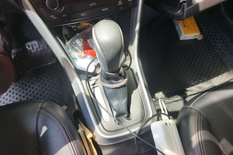 Used Suzuki S-Cross 2014 1.6L CVT Two-Wheel Drive Elite Version Gear Lever