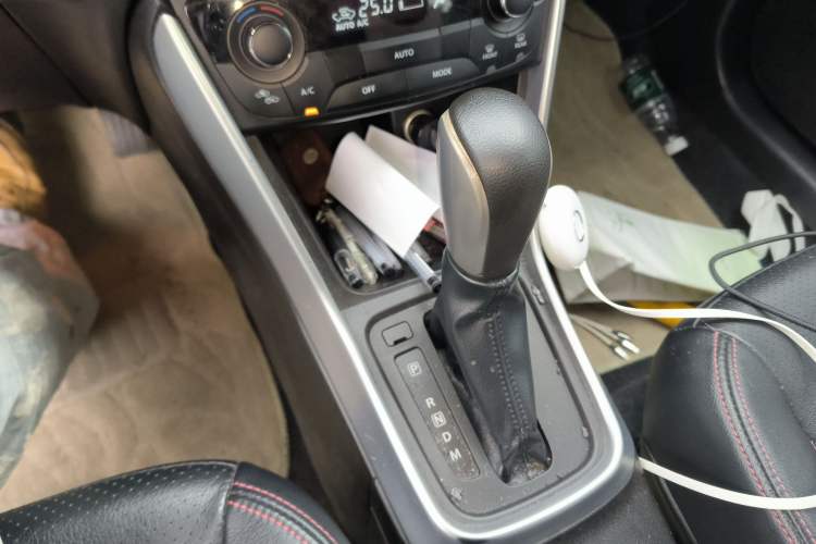 Used Suzuki S-Cross 2014 1.6L CVT Two-Wheel Drive Elite Version Gear Lever