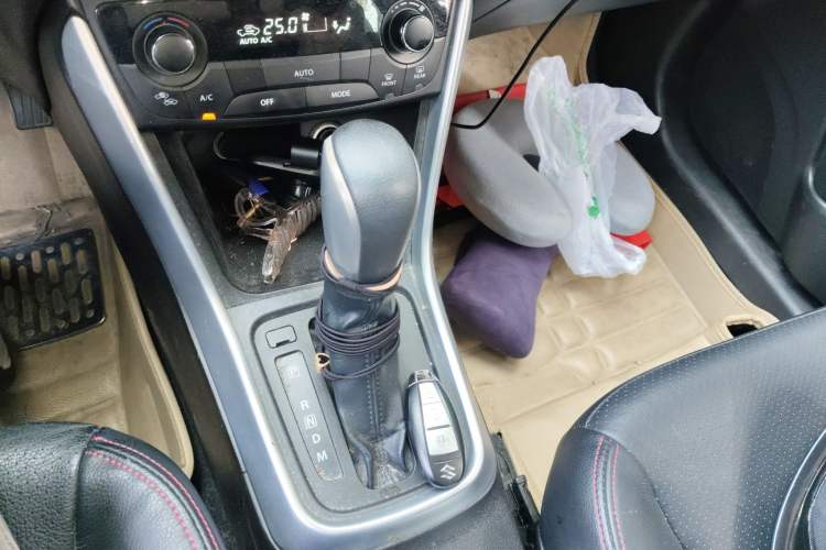 Used Suzuki S-Cross 2014 1.6L CVT Two-Wheel Drive Elite Version Gear Lever