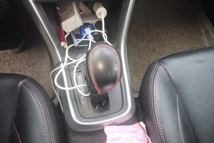 Used Suzuki S-Cross 2014 1.6L CVT Two-Wheel Drive Entry Model Gear Lever