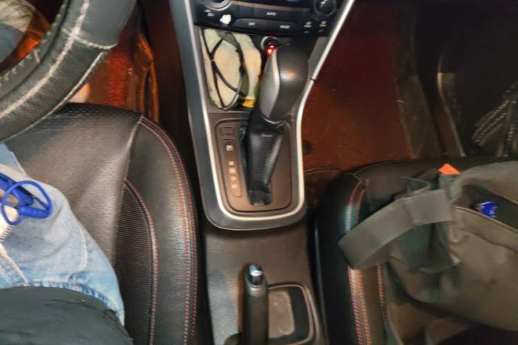 Used Suzuki S-Cross 2014 1.6L CVT Two-Wheel Drive Elite Version Gear Lever