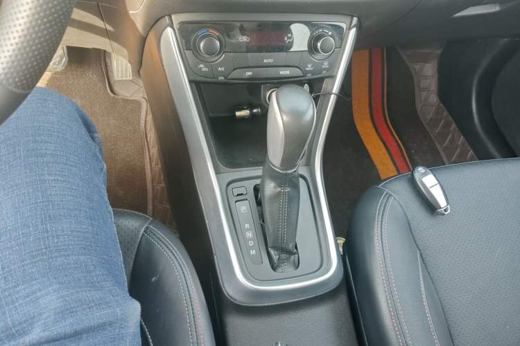Used Suzuki S-Cross 2014 1.6L CVT Two-Wheel Drive Elite Version Gear Lever