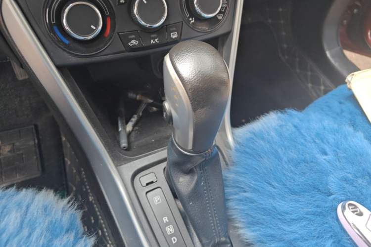 Used Suzuki S-Cross 2014 1.6L CVT Two-Wheel Drive Entry Model Gear Lever