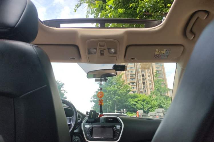 Used Suzuki S-Cross 2014 1.6L CVT Two-Wheel Drive Elite Version Headliner