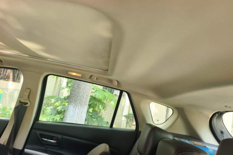 Used Suzuki S-Cross 2014 1.6L CVT Two-Wheel Drive Elite Version Headliner