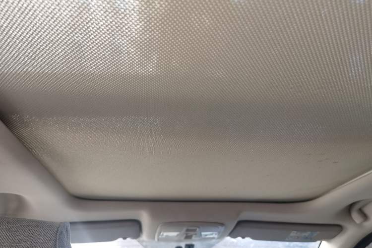 Used Suzuki S-Cross 2014 1.6L CVT Four-Wheel Drive Luxury Version Headliner
