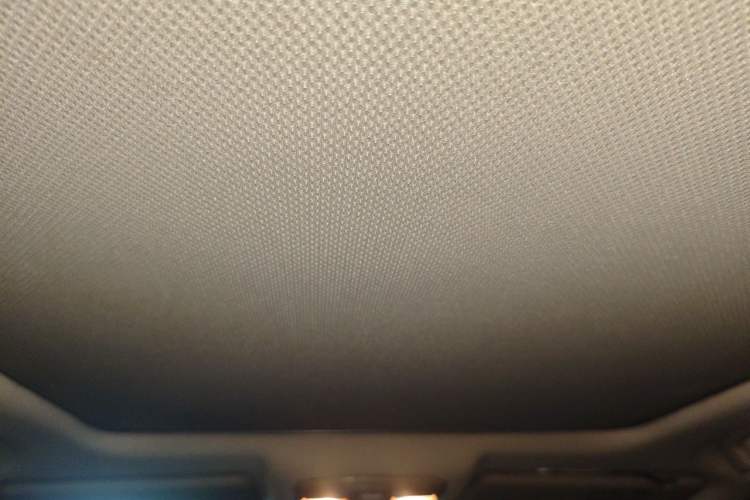 Used Suzuki S-Cross 2014 1.6L CVT Two-Wheel Drive Elite Version Headliner