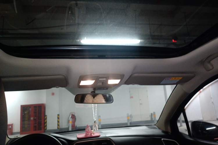 Used Suzuki S-Cross 2014 1.6L CVT Two-Wheel Drive Elite Version Headliner