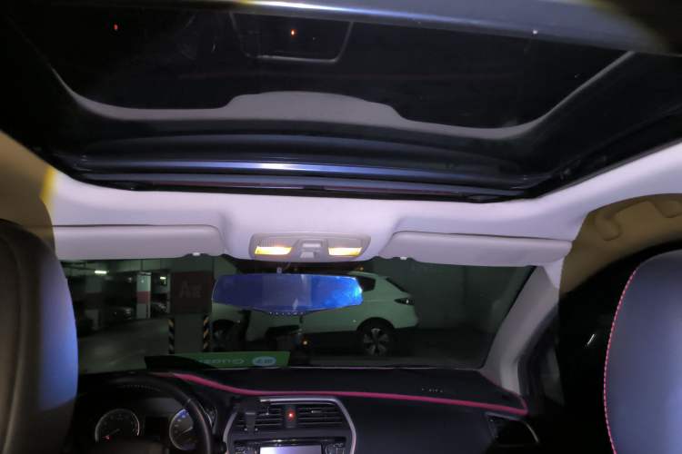 Used Suzuki S-Cross 2014 1.6L Manual Two-Wheel Drive Elite Model Headliner