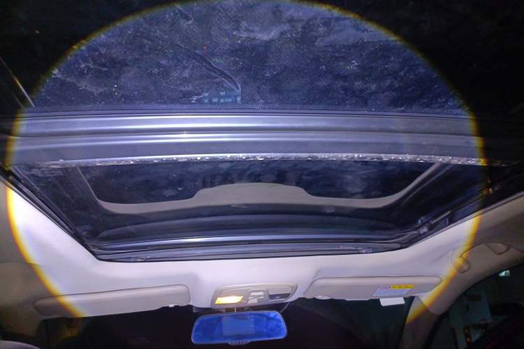 Used Suzuki S-Cross 2014 1.6L CVT Four-Wheel Drive Luxury Version Headliner