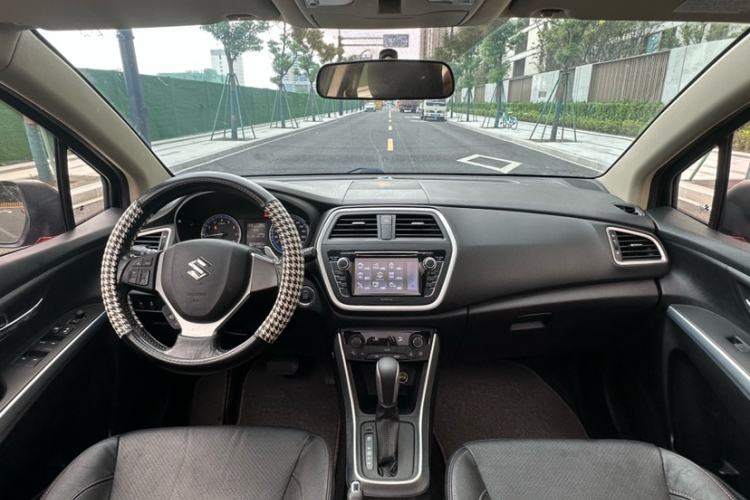 Used Suzuki S-Cross 2014 1.6L CVT Two-Wheel Drive Elite Version Interior 2