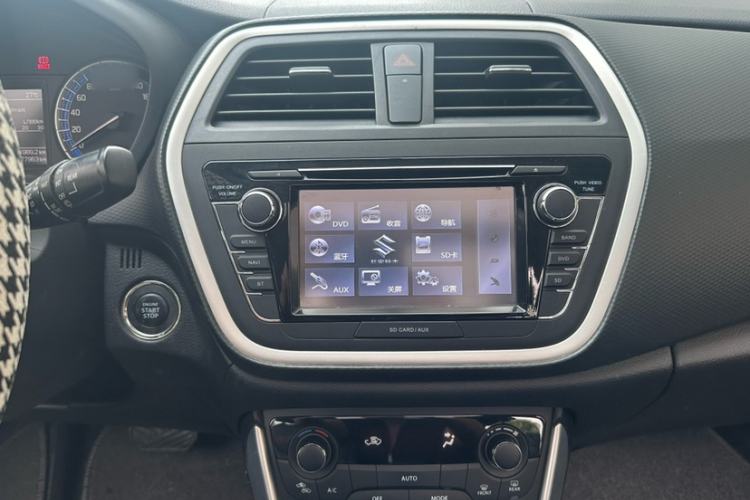 Used Suzuki S-Cross 2014 1.6L CVT Two-Wheel Drive Elite Version Interior 3