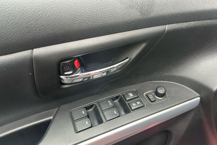 Used Suzuki S-Cross 2014 1.6L CVT Two-Wheel Drive Elite Version Interior 4