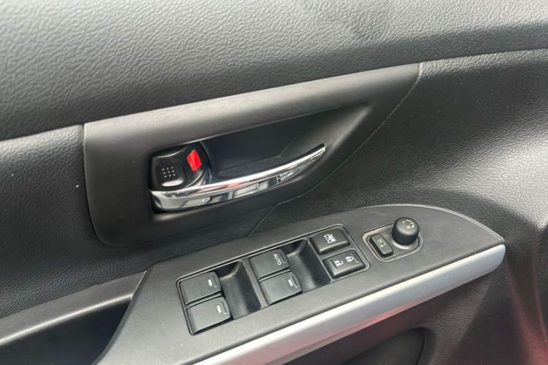 Used Suzuki S-Cross 2014 1.6L CVT Two-Wheel Drive Elite Version Interior 4