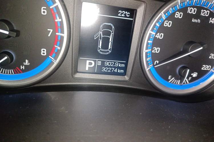 Used Suzuki S-Cross 2014 1.6L CVT Two-Wheel Drive Elite Version Odometer Close Up