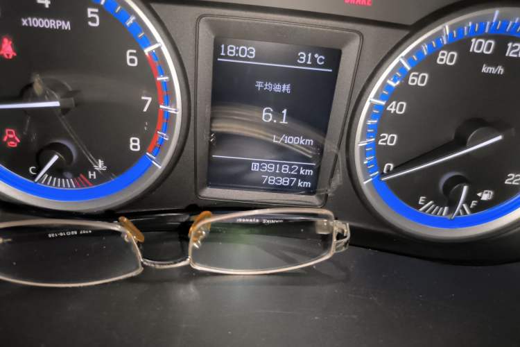 Used Suzuki S-Cross 2014 1.6L Manual Two-Wheel Drive Elite Model Odometer Close Up