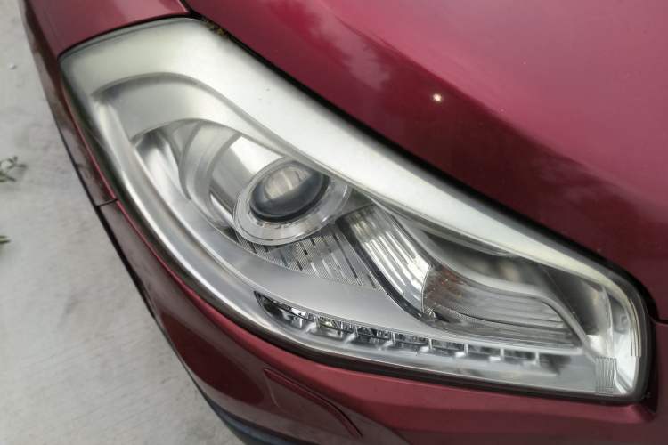 Used Suzuki S-Cross 2014 1.6L CVT Two-Wheel Drive Elite Version Right Front Headlight