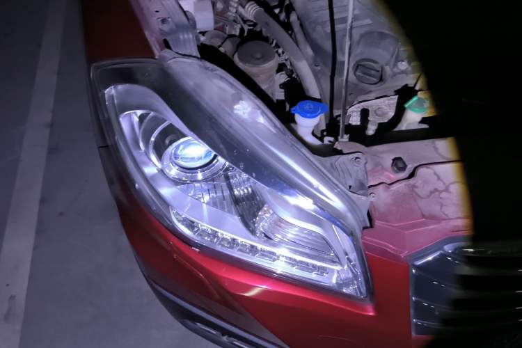 Used Suzuki S-Cross 2014 1.6L Manual Two-Wheel Drive Elite Model Right Front Headlight