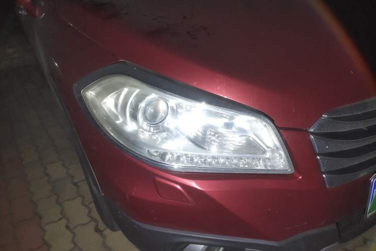 Used Suzuki S-Cross 2014 1.6L CVT Two-Wheel Drive Elite Version Right Front Headlight