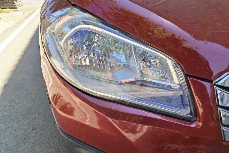 Used Suzuki S-Cross 2014 1.6L CVT Two-Wheel Drive Entry Model Right Front Headlight