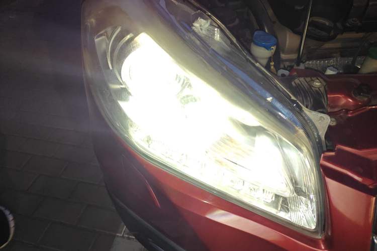 Used Suzuki S-Cross 2014 1.6L Manual Two-Wheel Drive Elite Model Right Front Headlight