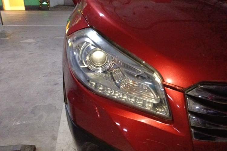 Used Suzuki S-Cross 2014 1.6L CVT Two-Wheel Drive Elite Version Right Front Headlight
