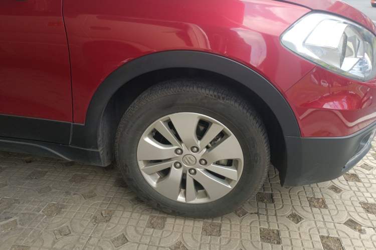 Used Suzuki S-Cross 2014 1.6L Manual Two-Wheel Drive Entry Model Right Front Wheel Hub