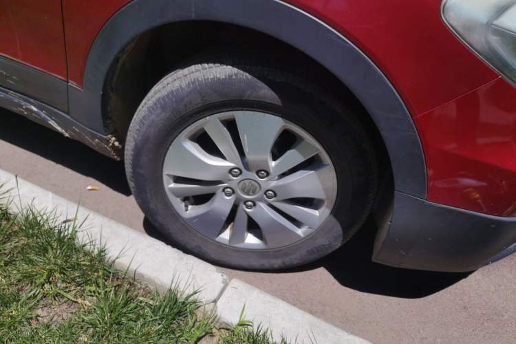 Used Suzuki S-Cross 2014 1.6L Manual Two-Wheel Drive Entry Model Right Front Wheel Hub