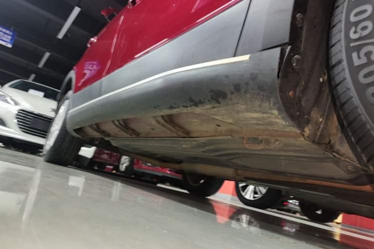 Used Suzuki S-Cross 2014 1.6L CVT Two-Wheel Drive Elite Version Right Side Sill