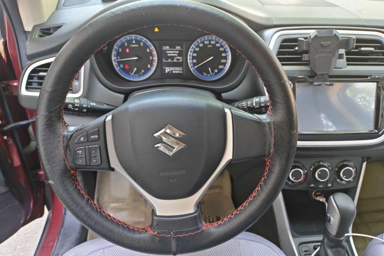 Used Suzuki S-Cross 2014 1.6L CVT Two-Wheel Drive Entry Model Steering Wheel