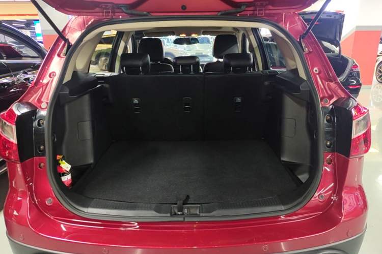Used Suzuki S-Cross 2014 1.6L CVT Two-Wheel Drive Elite Version Trunk