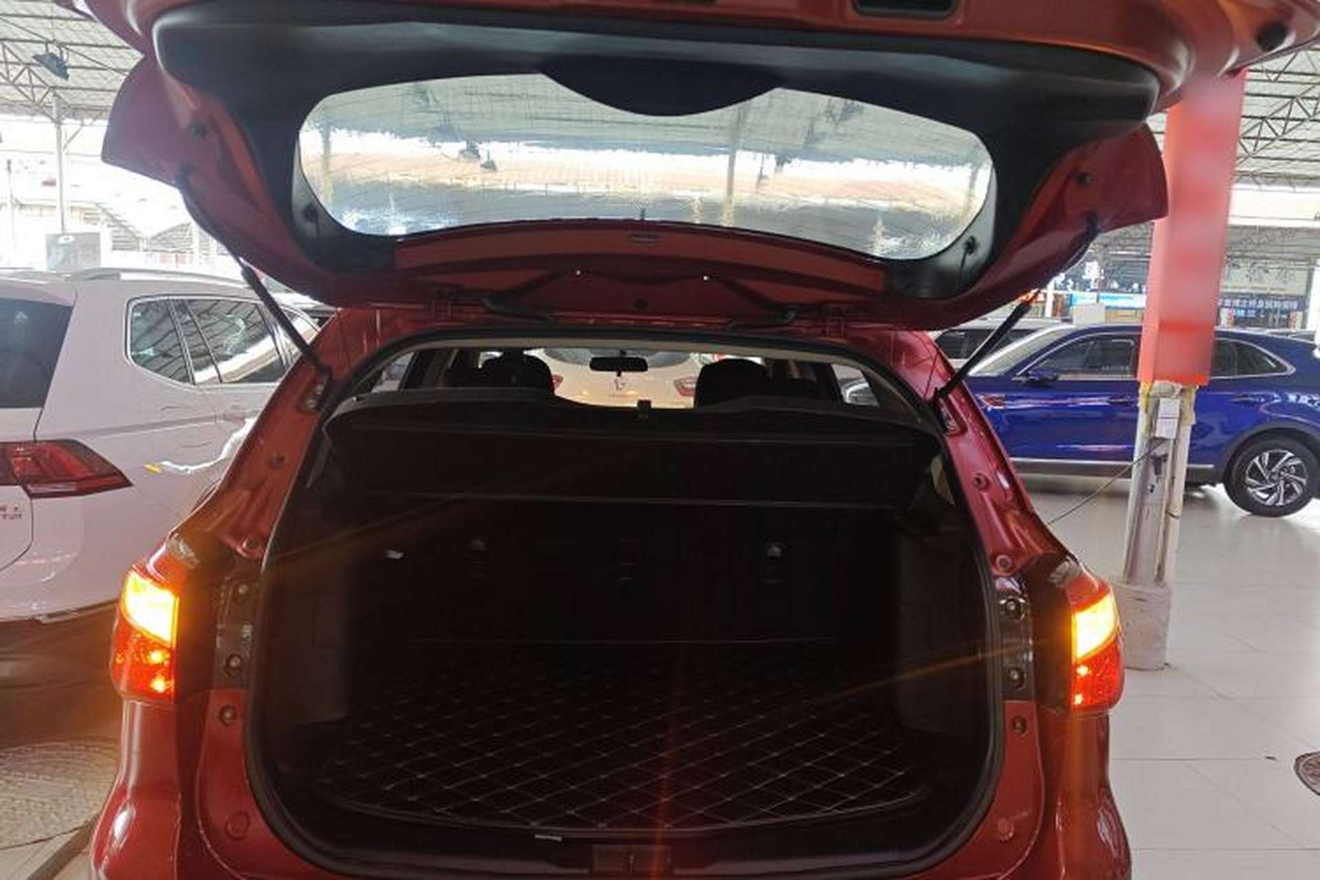 Used Suzuki S-Cross 2014 1.6L CVT Two-Wheel Drive Entry Model Trunk