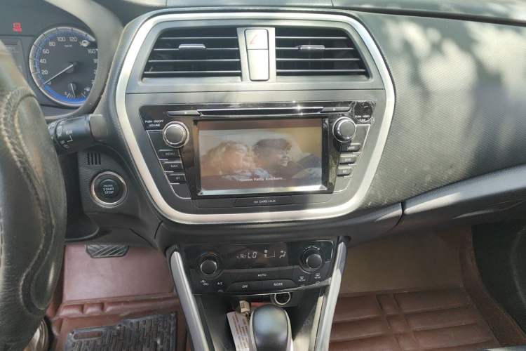 Used Suzuki S-Cross 2014 1.6L CVT Two-Wheel Drive Elite Version Audio And AC Panel