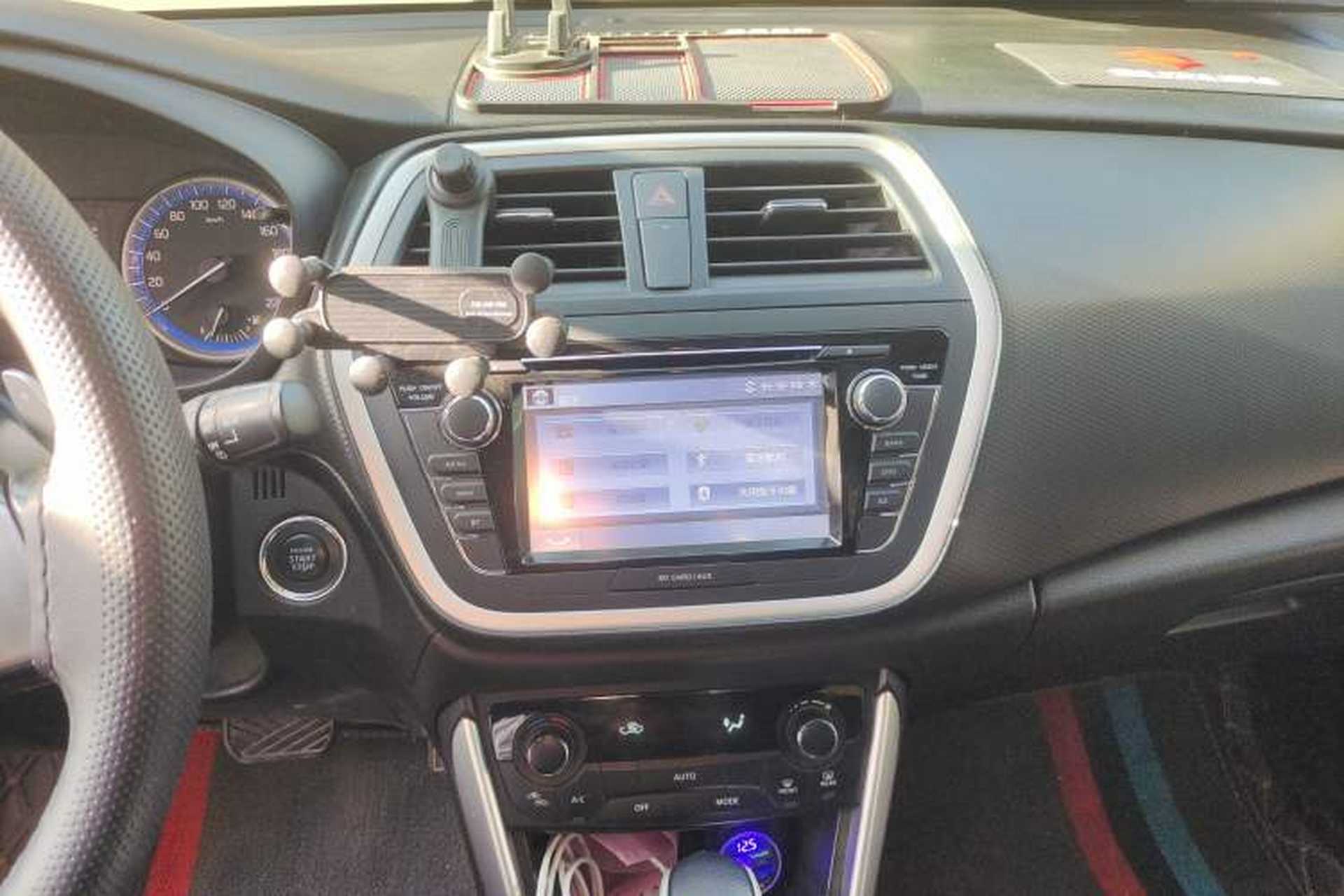 Used Suzuki S-Cross 2014 1.6L CVT Two-Wheel Drive Elite Version Audio And AC Panel