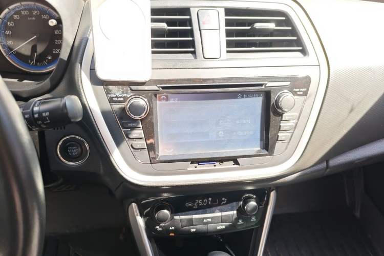 Used Suzuki S-Cross 2014 1.6L CVT Four-Wheel Drive Luxury Version Audio And AC Panel