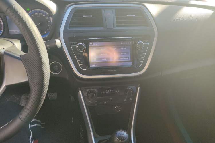 Used Suzuki S-Cross 2014 1.6L Manual Two-Wheel Drive Elite Model Audio And AC Panel