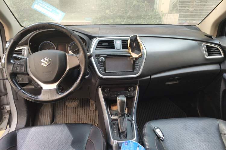 Used Suzuki S-Cross 2014 1.6L CVT Two-Wheel Drive Elite Version Center Console