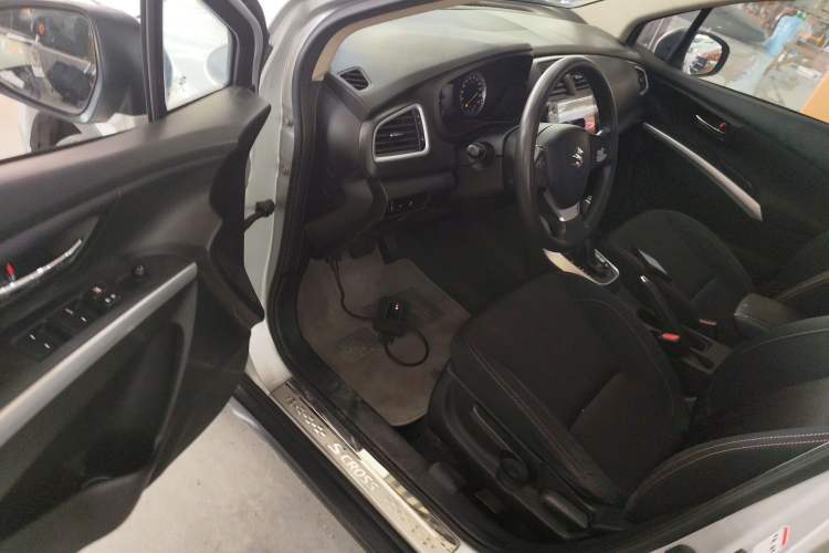 Used Suzuki S-Cross 2014 1.6L CVT Two-Wheel Drive Entry Model Driver Seat