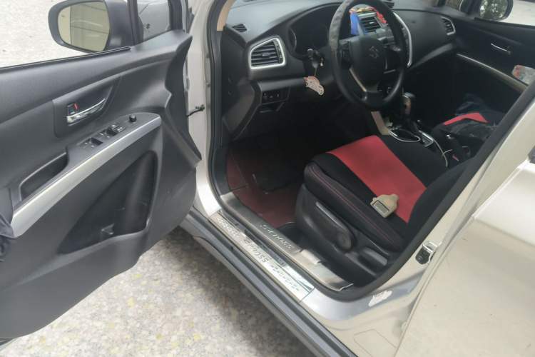 Used Suzuki S-Cross 2014 1.6L CVT Two-Wheel Drive Entry Model Driver Seat