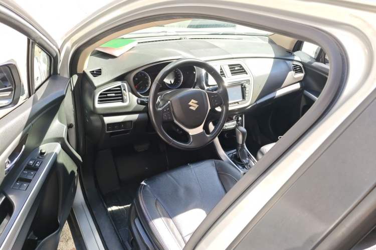Used Suzuki S-Cross 2014 1.6L CVT Four-Wheel Drive Luxury Version Driver Seat