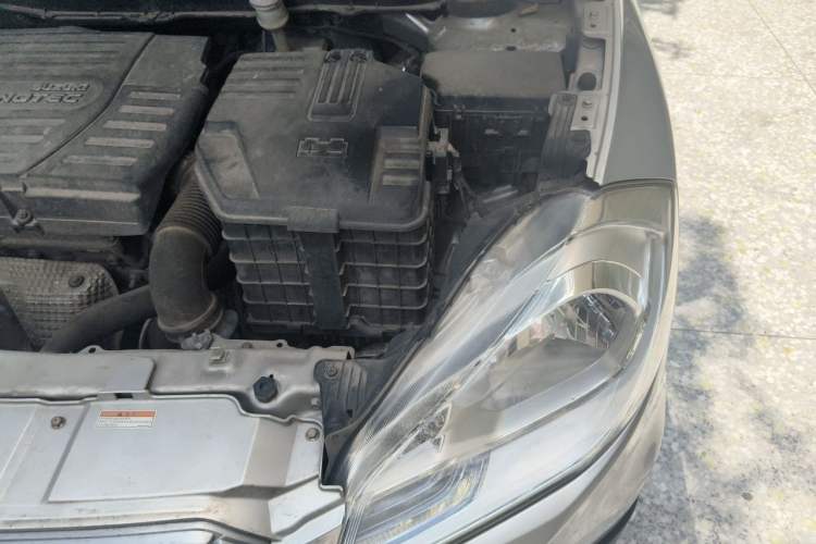 Used Suzuki S-Cross 2014 1.6L CVT Two-Wheel Drive Entry Model Engine Bay Left