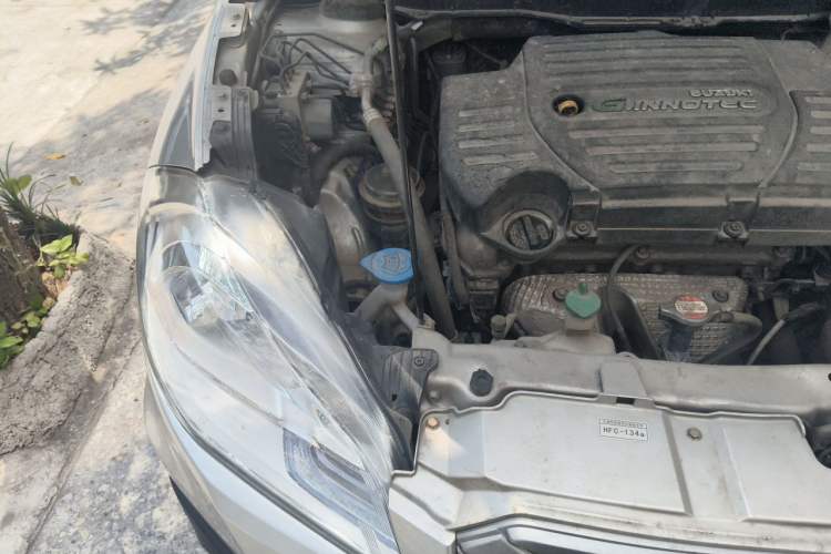 Used Suzuki S-Cross 2014 1.6L CVT Two-Wheel Drive Entry Model Engine Bay Right