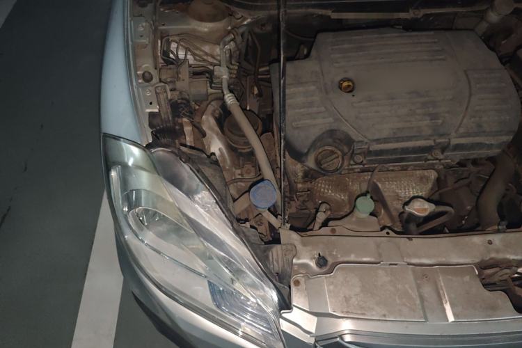 Used Suzuki S-Cross 2014 1.6L CVT Two-Wheel Drive Entry Model Engine Bay Right