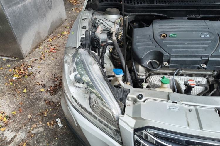 Used Suzuki S-Cross 2014 1.6L CVT Four-Wheel Drive Luxury Version Engine Bay Right