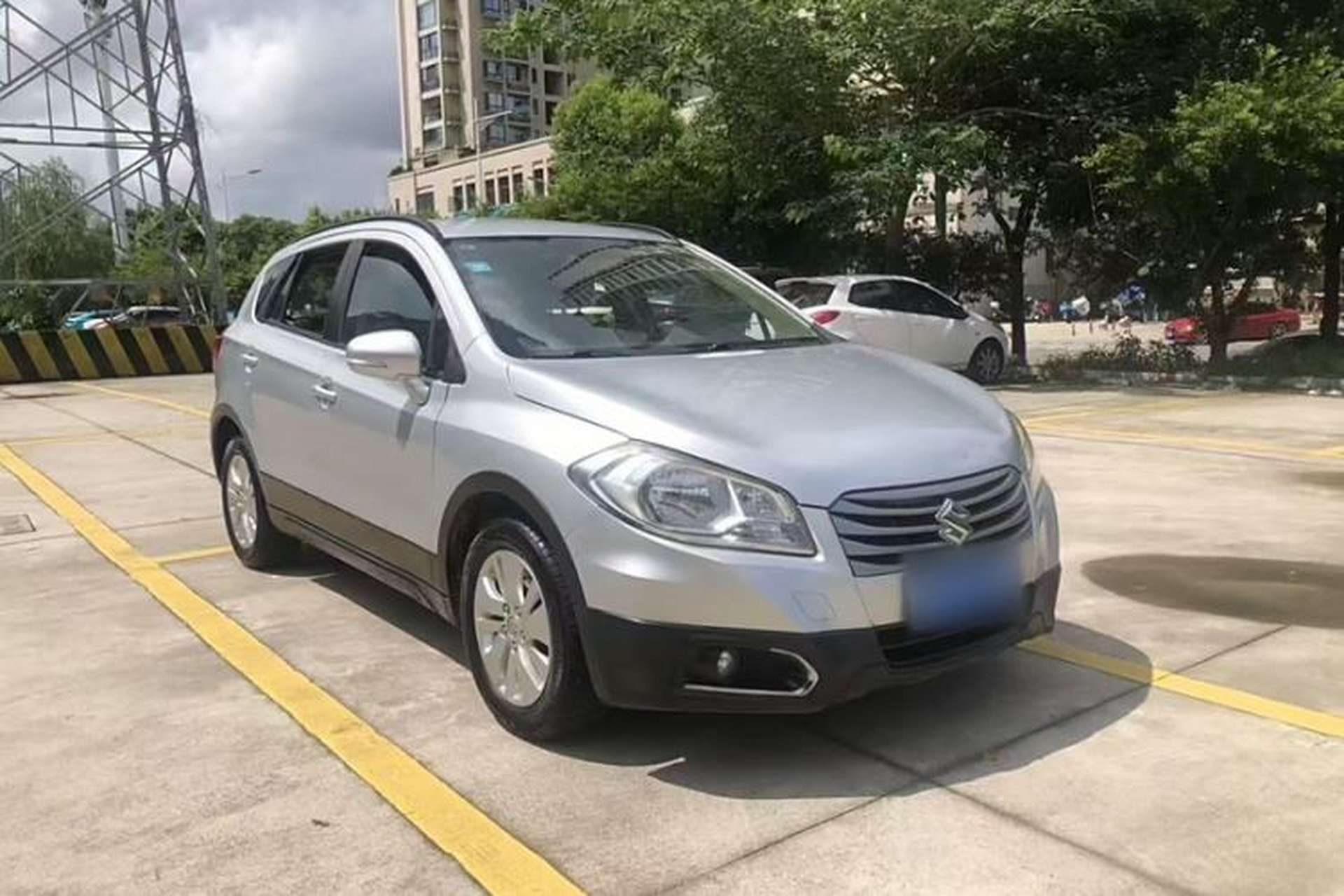 Used Suzuki S-Cross 2014 1.6L CVT Two-Wheel Drive Entry Model Exterior 2